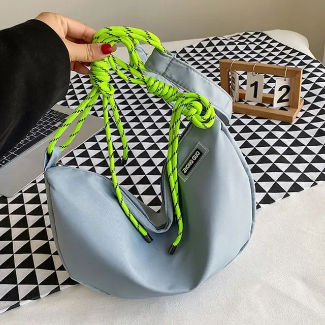 Borsa A Mezzaluna In Nylon Per Donna - Tracolla Regolabile, Con Cerniera - 31x16x9cm - Leggera E Portatile