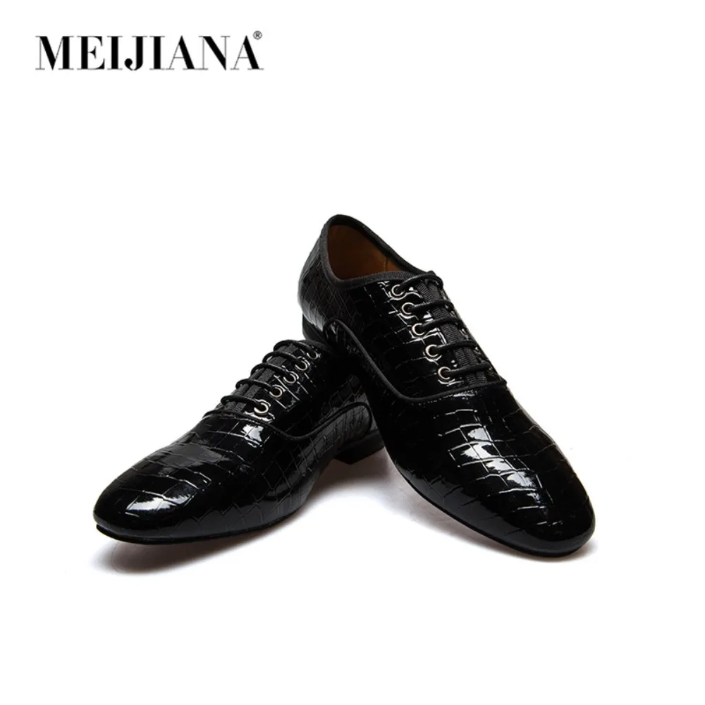 

Patent leather Men Casual Shoes Luxury Brand Mens Loafers Moccasins Fashion Trend Men Formal Party Shoes Slip on Driving Shoes