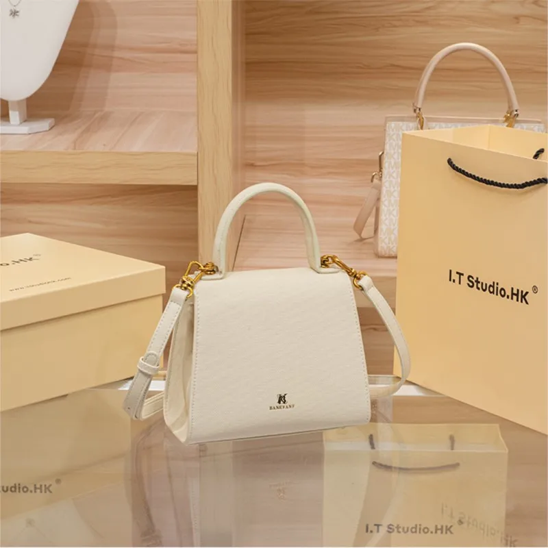 حقيبة يد نسائية فاخرة وخفيفة الوزن لعام 2025، بتصم...