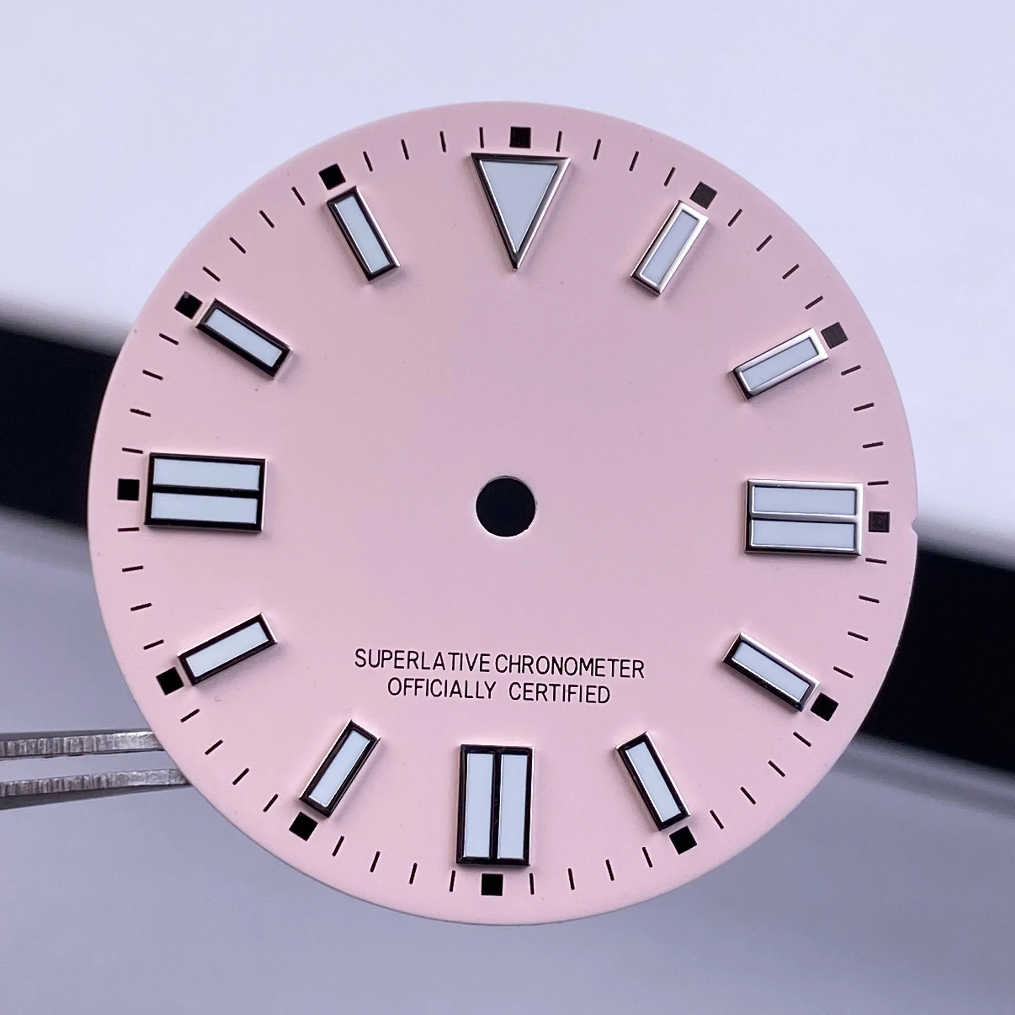 Elegant 36mm/39mm Sapphire Glass Stainless Steel Watch Case with Green Luminous Dial Compatibility