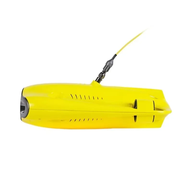 Surfeur attrapant une vague, la meilleure caméra d'action étanche avec stabilisation fixée sur sa planche.