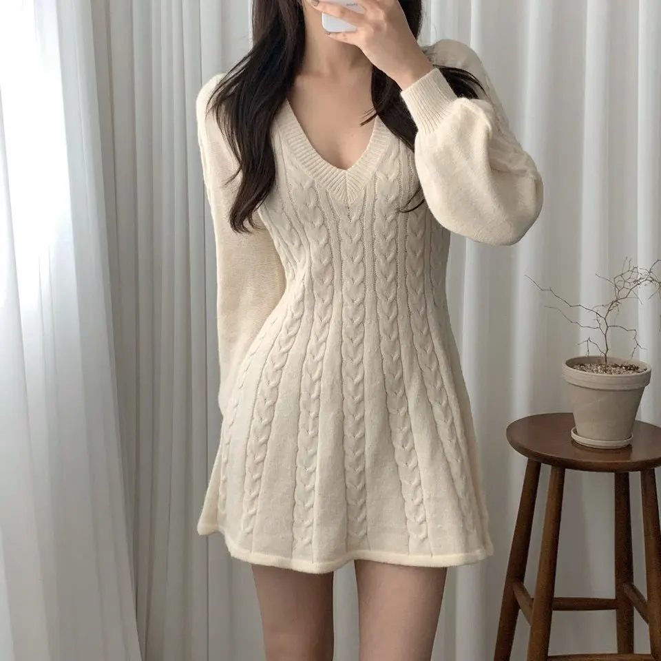 

2024 Korean Autumn and Winter New Style V-neck Retro Fried Dough Twists Bottomed Knitting Sweater Women's Casual Fashion Dress