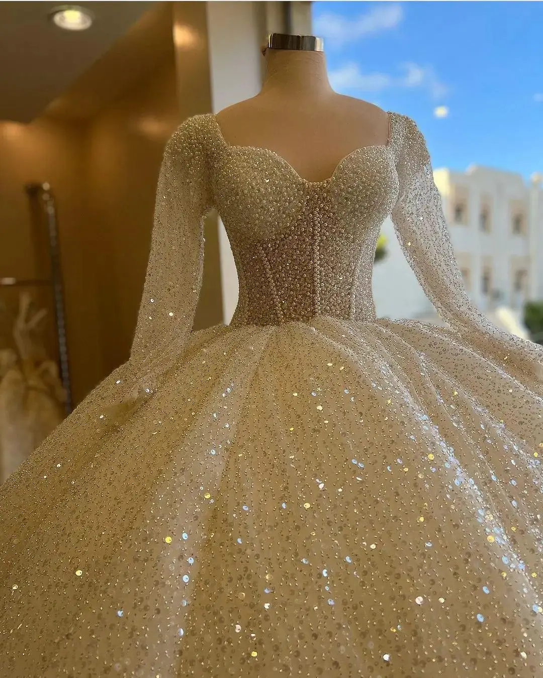 

Sexy Exquisite V Neck Long Sleeves Ball Gown Wedding Dress Sparkly Sweetheart Sequins Pearls Beading Bridal Gowns For Women 2023