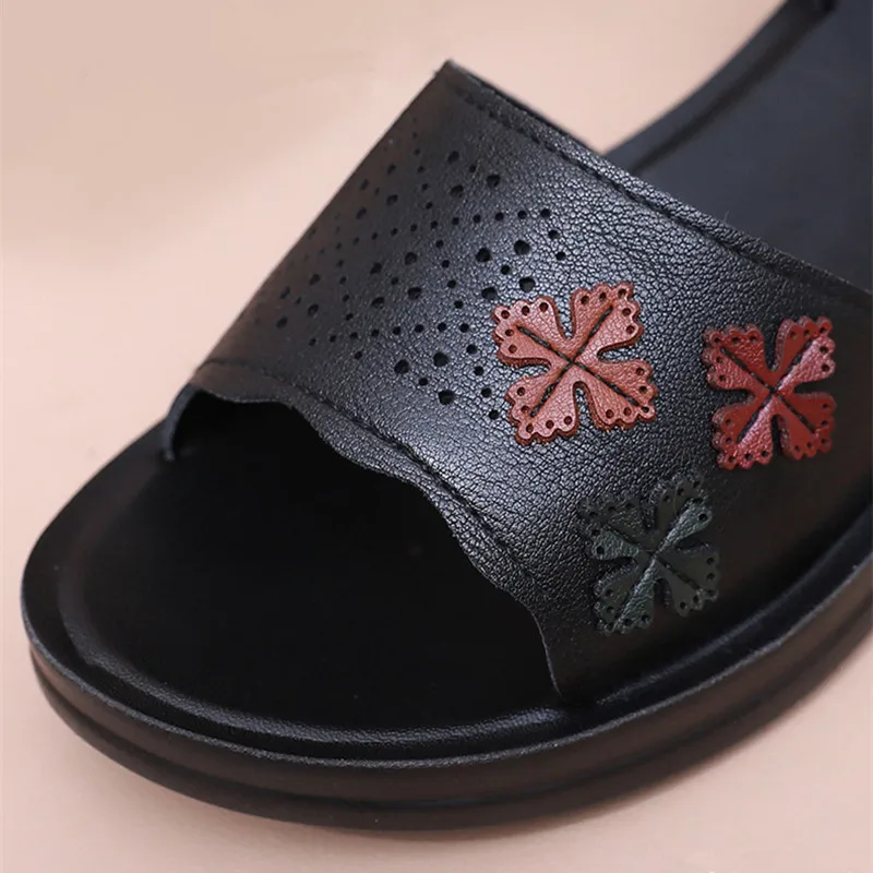 Рисунок 5 - Сандалии женские на нескользящей подошве