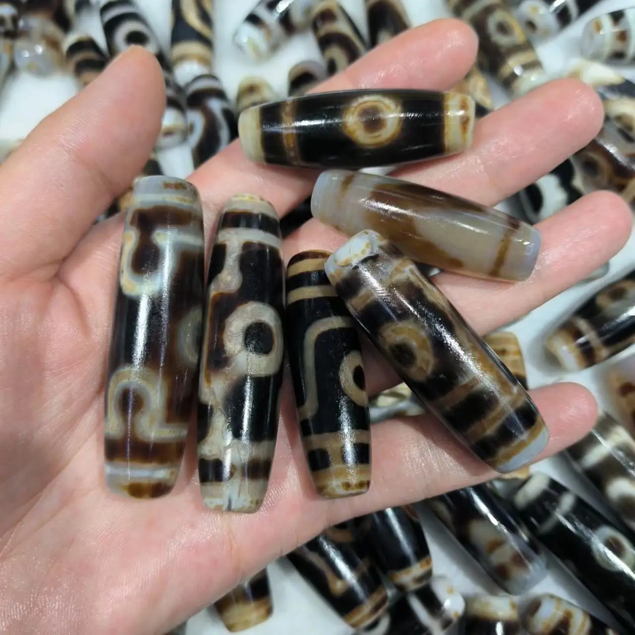 

1pcs/lot Natural Old Agate Dzi Dzi Bead in Various Patterns to pure craftsmanship manual Tibet amulet albino folk-custom jewelry