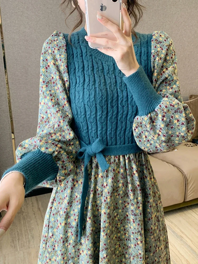 

2022 Autumn and Winter New Korean Version Age-reducing Retro Stitching Knitted Fashion All-match Corduroy Floral Loose Dress