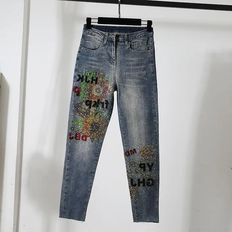 Jeansy damskie – luźny krój, wysoki stan, modny streetwear