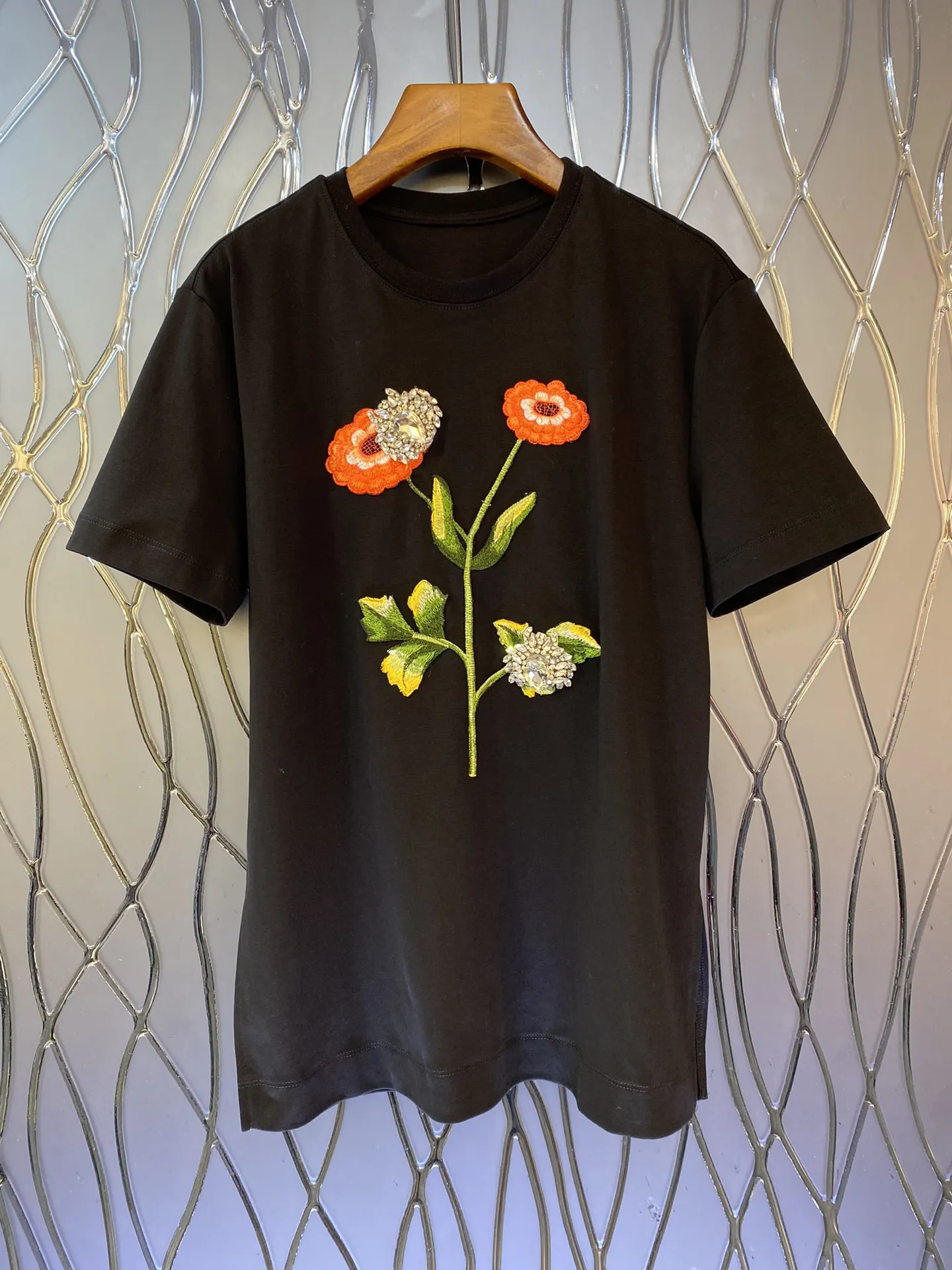 

2023 autumn and early winter fashion new women's clothing Embroidered Top 0802