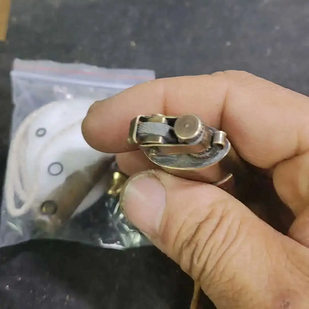 Accendino A Benzina Vintage In Pelle - Regalo Per Uomo - Design Antivento - Senza Benzina - Foto 11