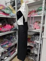 Robe femme sexy avec grandes épaules en blanc et taille cintrée avec un col en v, longue bandage dos nu et une robe longue pour 3