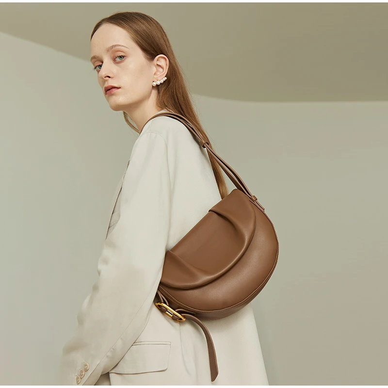 light luxury leather handbag