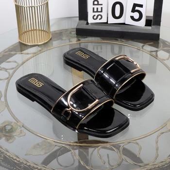 Women's slippers in summer 2025 metal flat bottom wear new fashion square toe outdoor low heel women's shoes fashionable 1