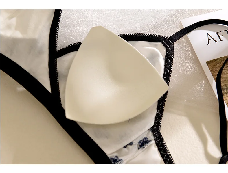 Embroidered pattern girl bra comfortable no steel ring thin section small chest gathered fresh girly style lingerie