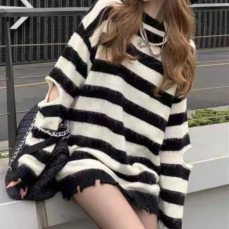 

Black White Stripe Knitted Sweater for Women Autumn Winter New Lazy Style Loose Pullover Long Sleeve O-neck Sweater Coat Jumpers
