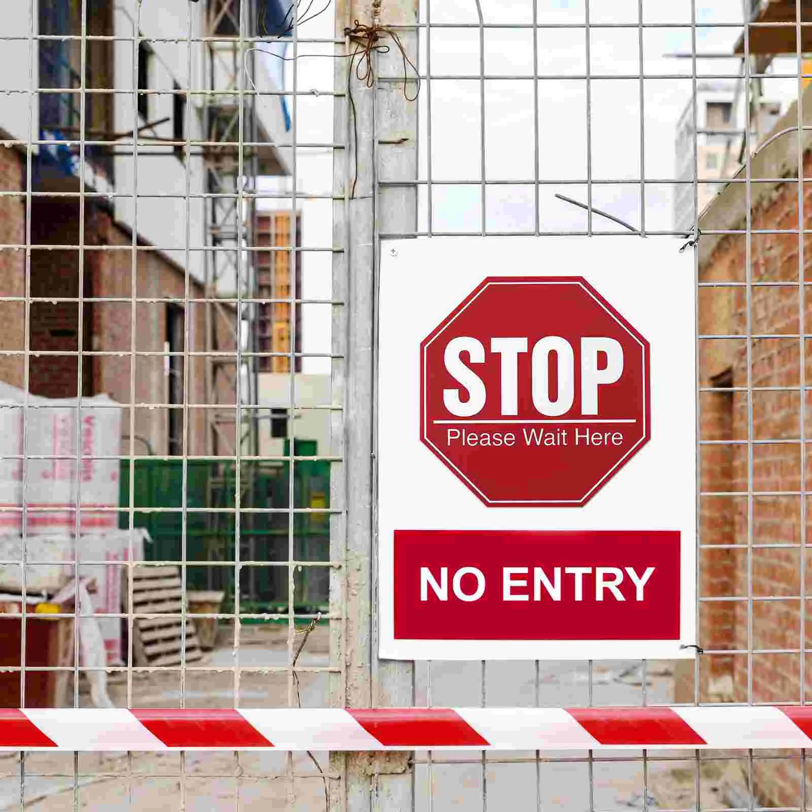 Рисунок 5 - Наклейка на стену с надписью «стоп-значок»