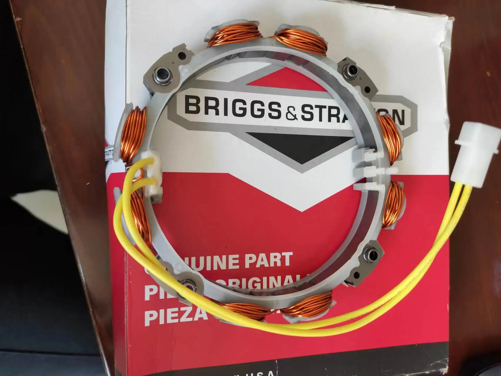 

Генератор 592830 подходит для бензиновых двигателей BRIGSS и STRATTON 20HP 21HP 386447 385447