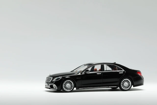 King Model 1/64 S65 AMG W222 Luxury Sedan Diecast Model Car