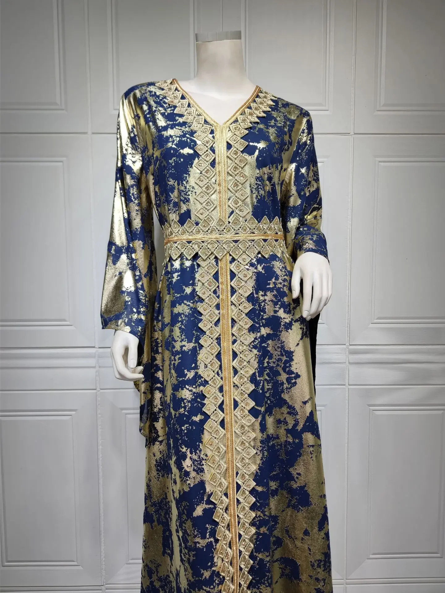 Luxurious Women's Jalabiyat Moroccan Kaftan Abaya Dubai Print V-Neck Guipure Lace Tape Belted Dress Islamic Dresses for Women