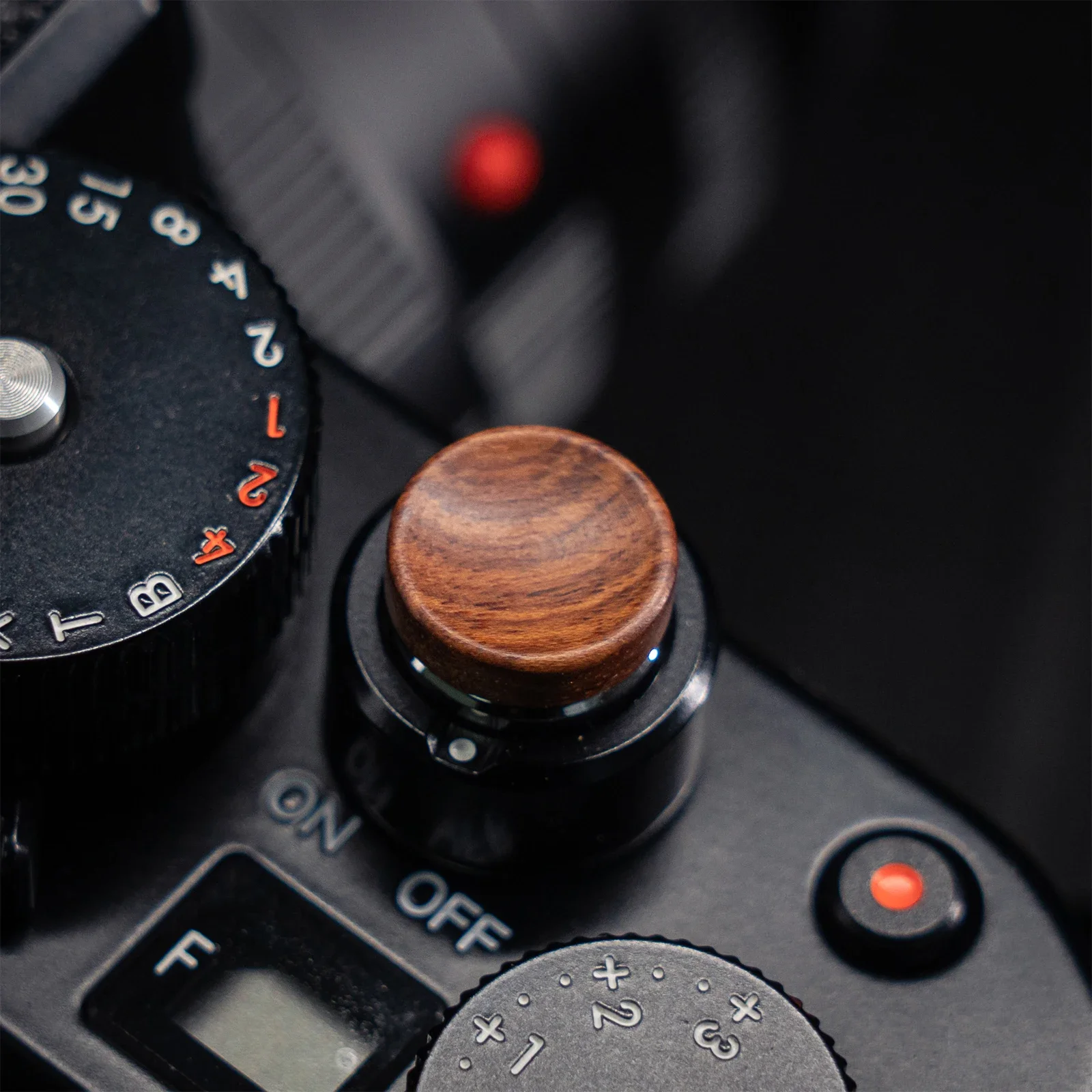 La Camera Azzurra Copri Scarpa Caldo In Legno Tappo Pulsante Di Scatto Per Fotocamera Fujifilm - Accessorio Fotografico Appendiabiti Da Camera