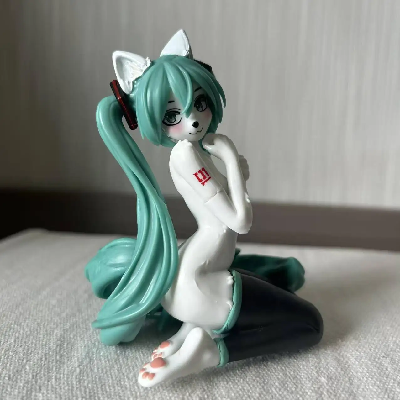 Nova Figura de Anime Hatsune Miku de 10CM, Versão Q Kawaii, em Posição de Gato Ajoelhado, Modelo de PVC, Brinquedo, Boneca, Ornamento, Presentes