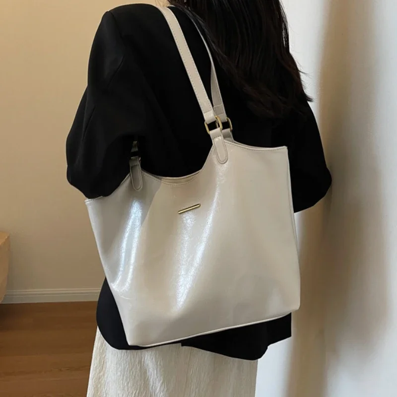 Big Shoulder Bags for Women Large Capacity Tote Bag 2026 Winter Vintage Solid Color Zipper Leather Travel Retro Handbag Purse