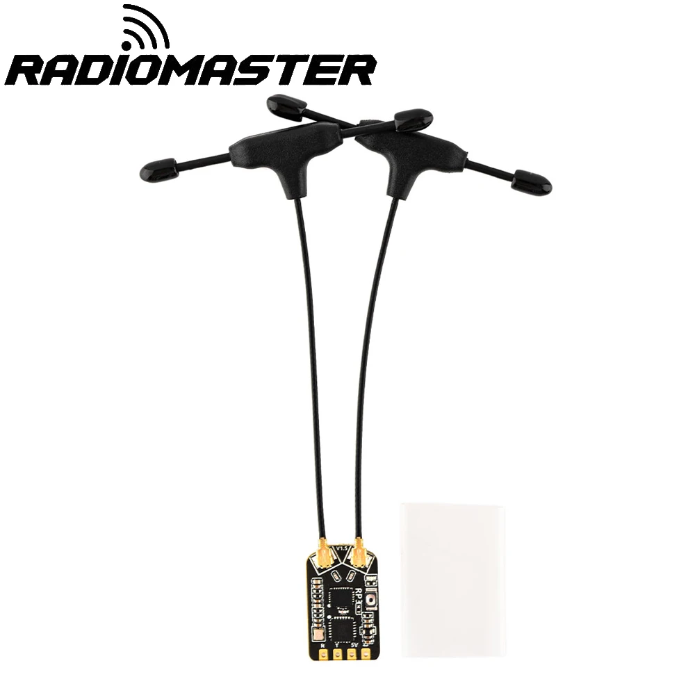 Gros plan sur le RadioMaster RP3 Nano récepteur ExpressLRS 2.4GHz 100mW avec ses composants électroniques visibles