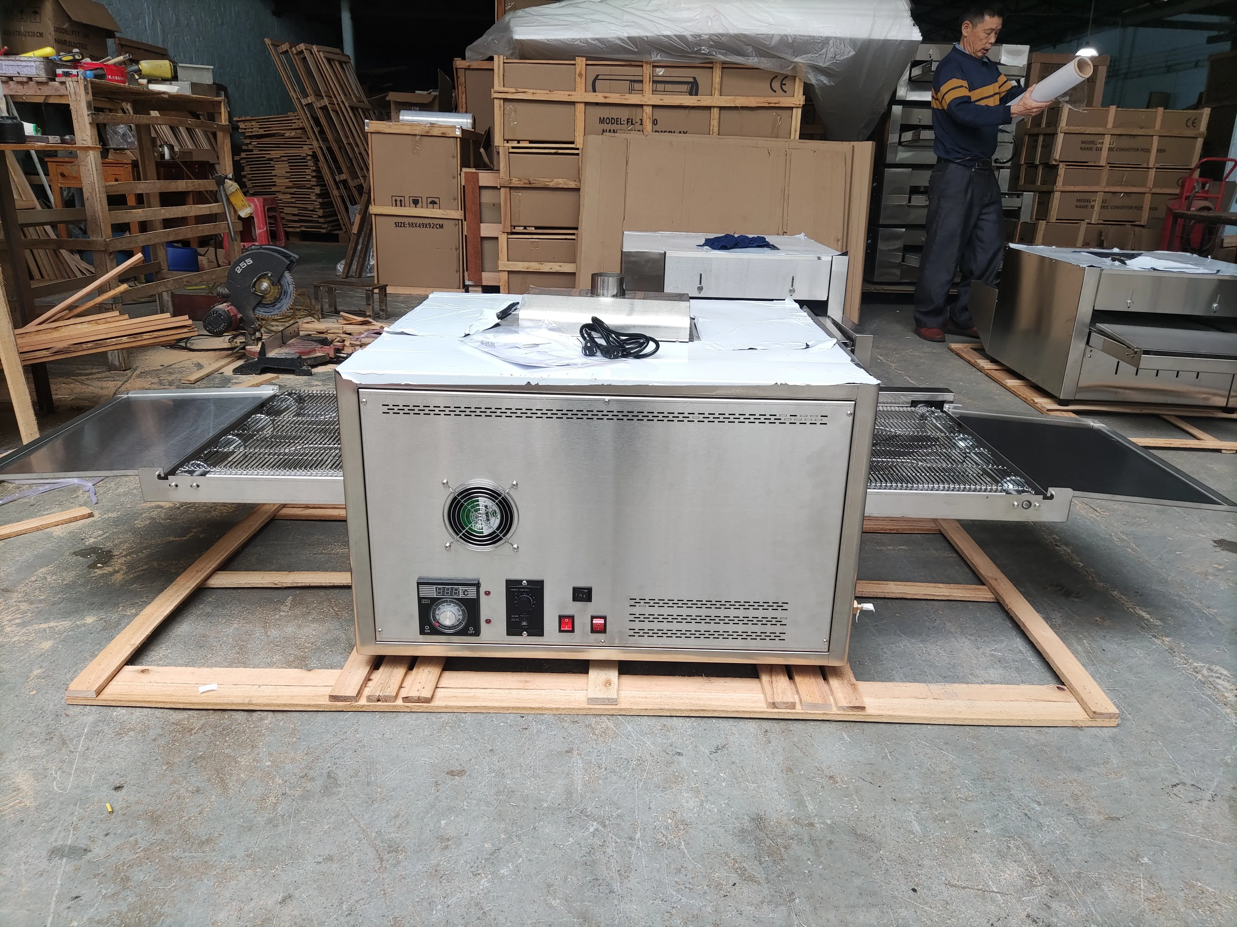 Professional Conveyor Pizza Oven Gas 18 Inch Commercial Pizza Ovens Uniform Temperature and Fast Baking