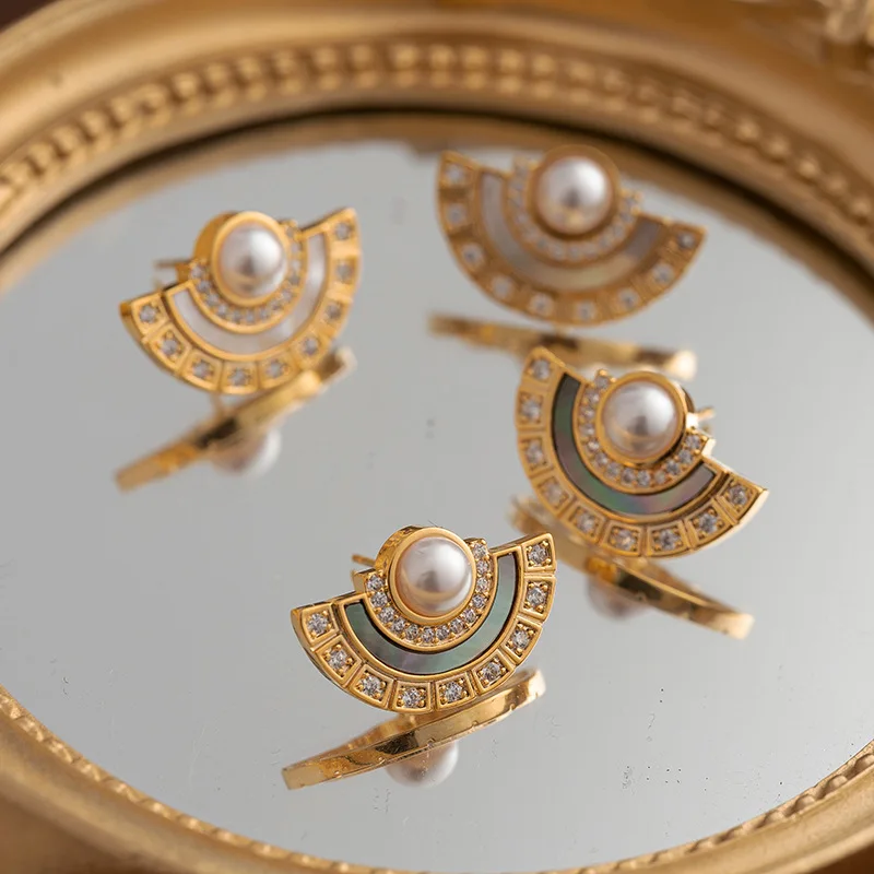 Light luxury medieval vintage imitation pearl stud earrings for women