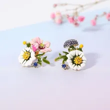  Summer New Trend Floral Daisy Flower Stud Earrings Fashion Fresh Sunflower Sweet Style Asymmetric Earrings Girl Ears Jewelry 
