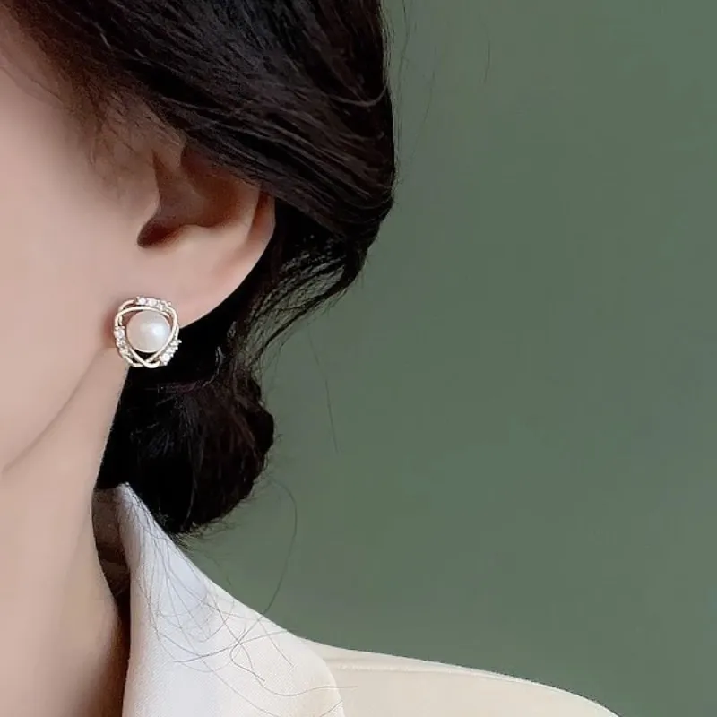 

New Fashionable Hollow Round Pearl Jewelry Earrings Zircon Pearl Twist Luxury Women's Earrings 2 Pieces