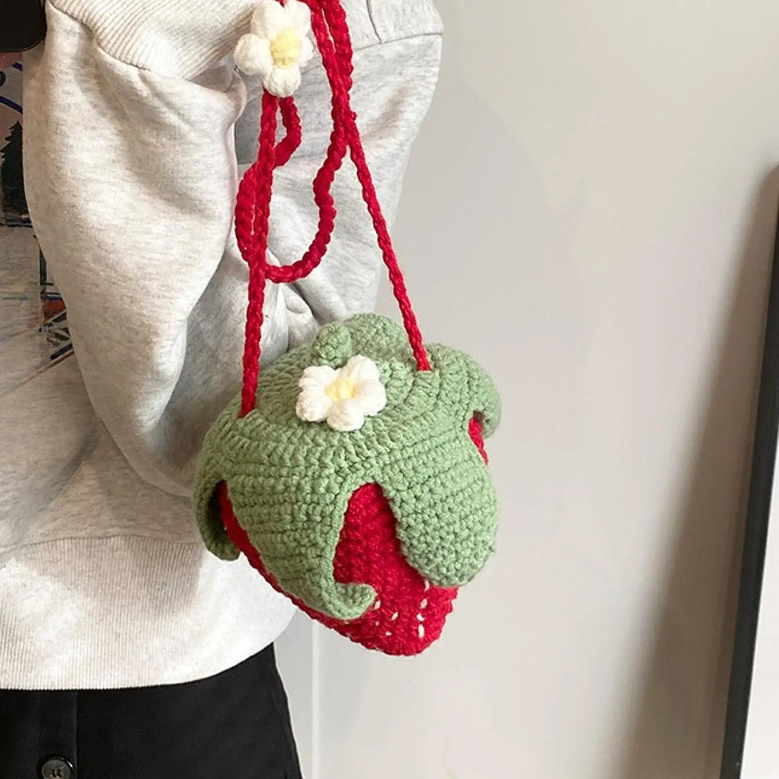 Hand Knitted Strawberry Bag Stylish Gift Shoulder Bag for Party Use Hand Knitted Strawberry Bag Stylish Gift Shoulder Bag for Party Use