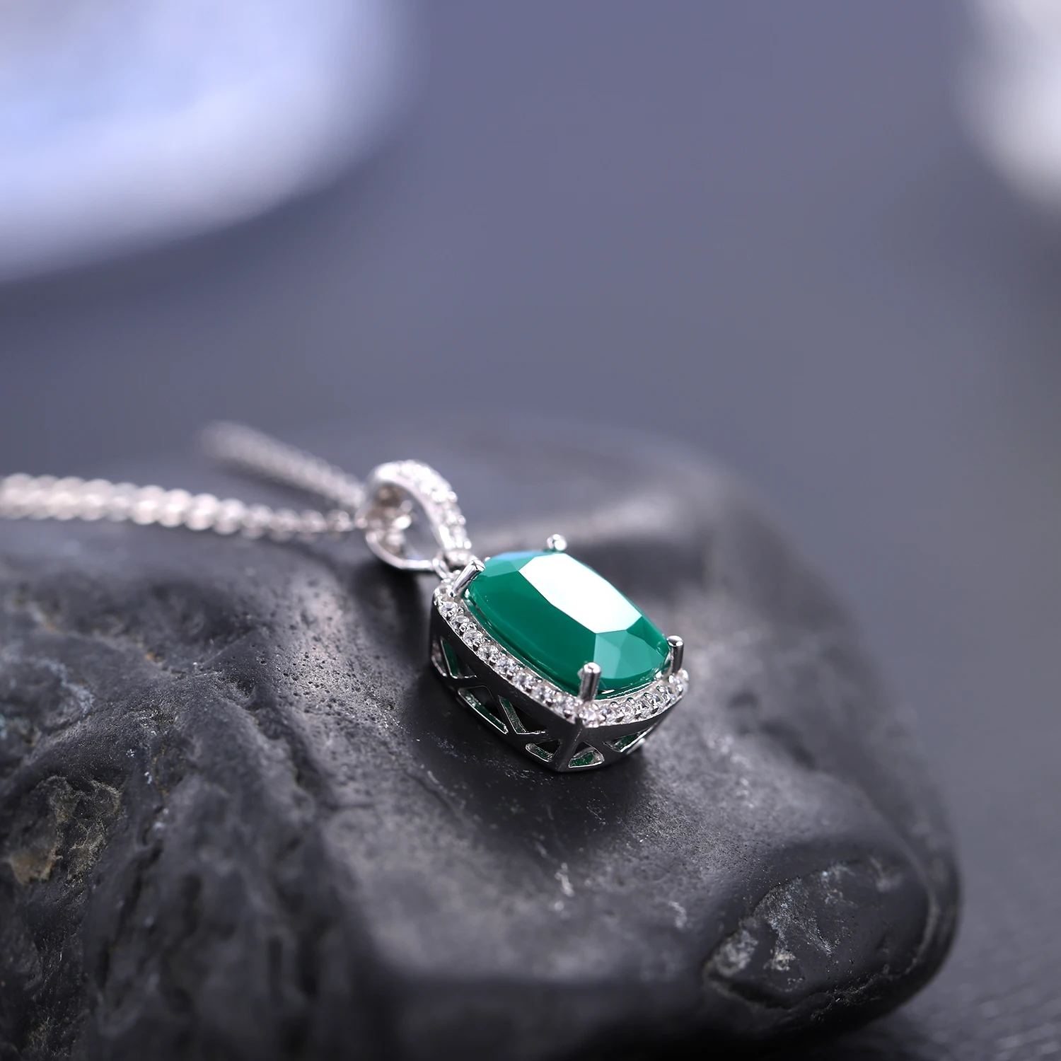 Collier Pendentif Rétro En Argent 925 Avec Cabochon Vert - Occasion - Réf. *4700