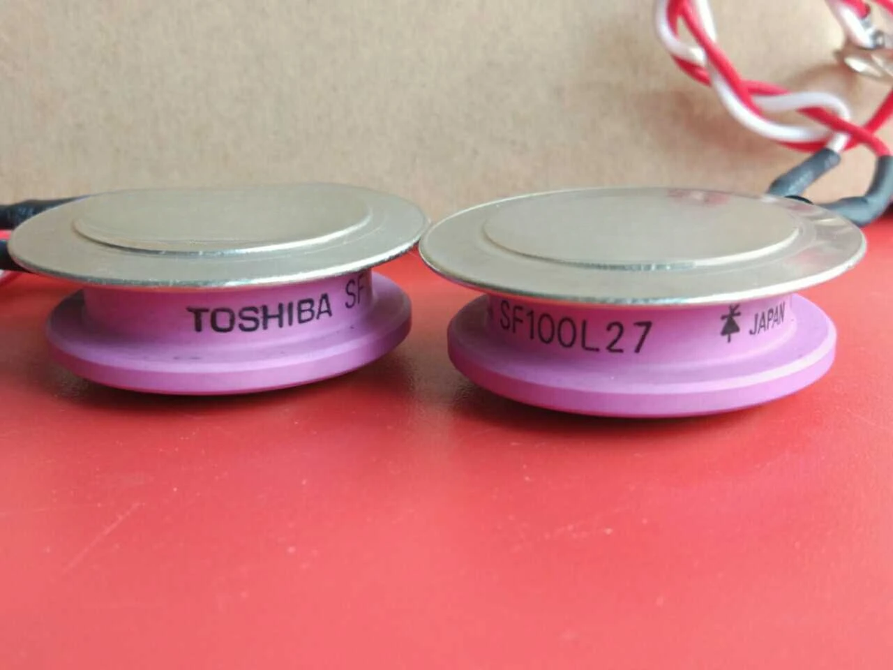

Flat thyristor Toshiba SF100L27 spot is good to inquire before shooting