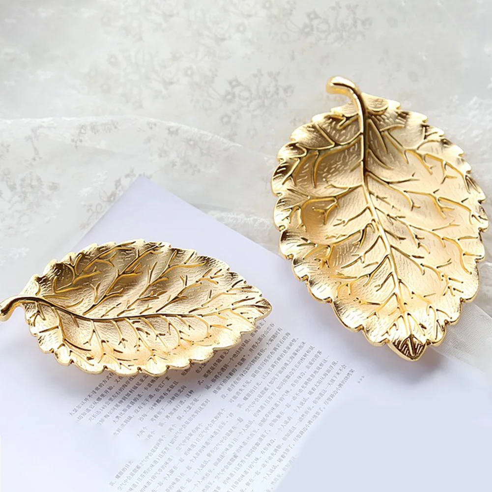 European Leaf Shape Gold Plate Dry Fruit Tray Decorative Plate Metal Snacks Serving Tray For Serving Biscuit Pastry Dessert