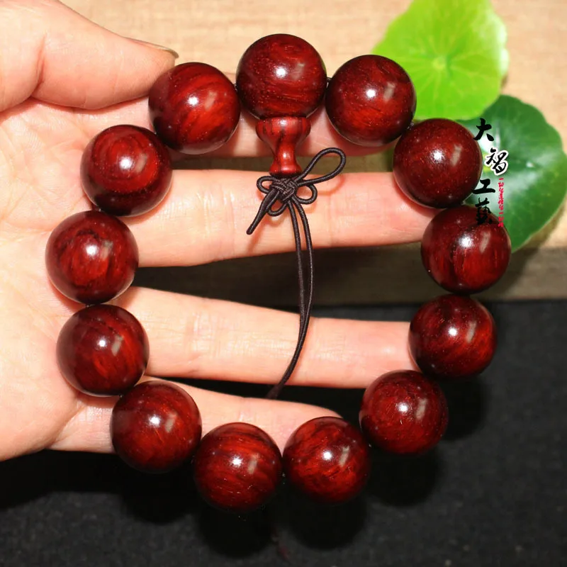 

Wholesale India Pterocarpus Santalinus Hand-Ground Rift Grain Bracelet with Gold Star