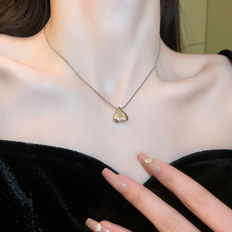 قلادة قلب من التيتانيوم الصلب للنساء ، مزاجه بسيط...