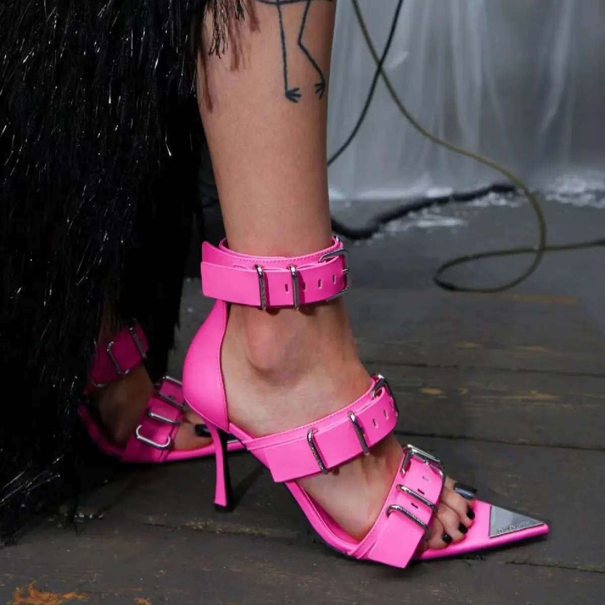 

Metal decorative belt buckle sandals women's summer 2024 new fashion pointed hot girl versatile high heels