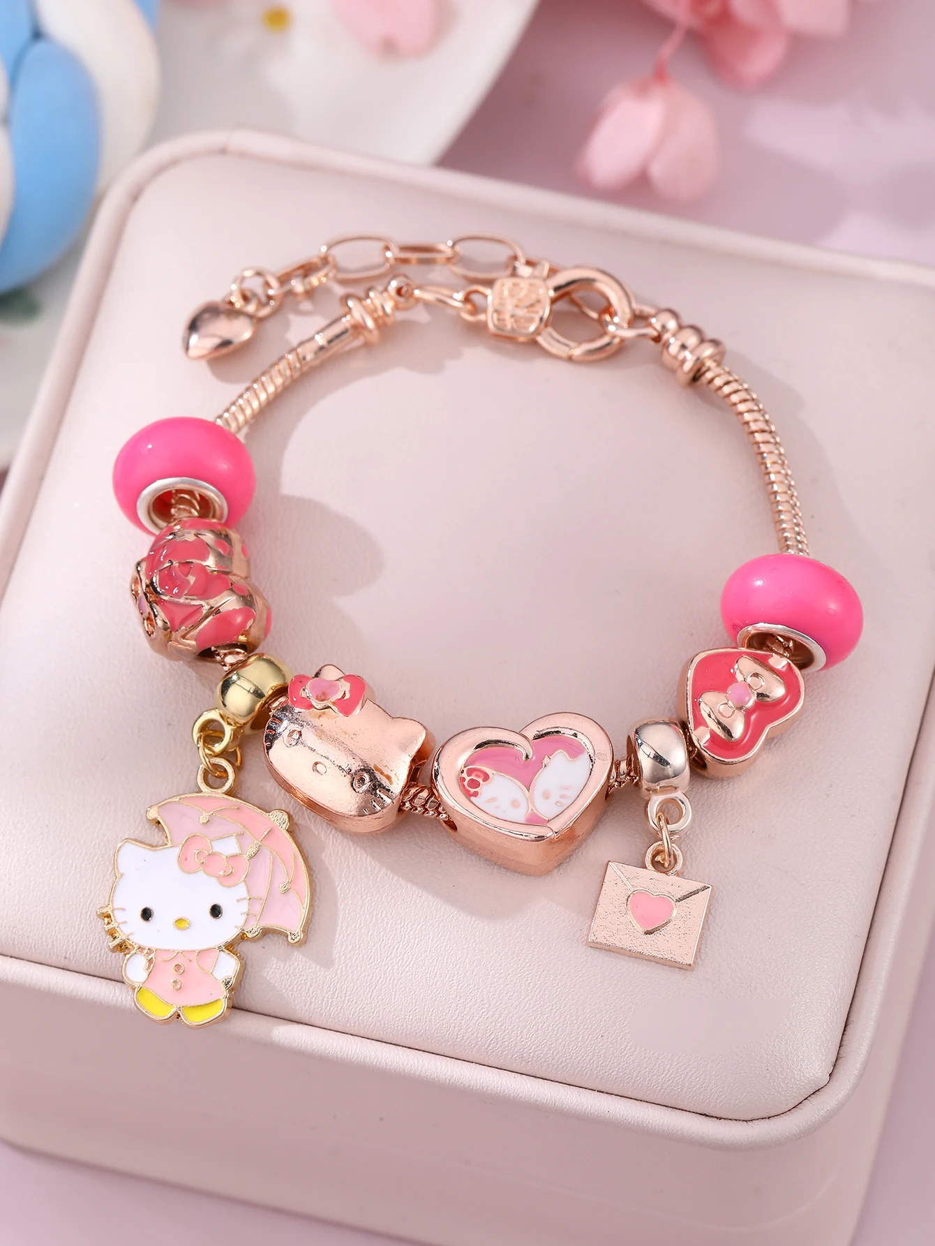 سوار "كيتي لوف" الذهبي – تشكيلة التعليقات اللطيفة