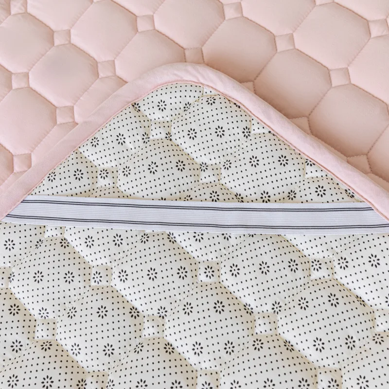 Quilted Thick Mattresses Toppers Waterproof Mattress Pad Cover All-Season Elastic Corner Straps Fits Up To 30cm Bed 1pc