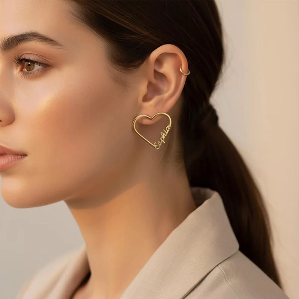 시푸리스 1쌍 하트 커스텀 네임 네임플레이트 스터드 귀걸이 여성 남성용 스테인리스 스틸 맞춤형 참 귀걸이 주얼리 선물