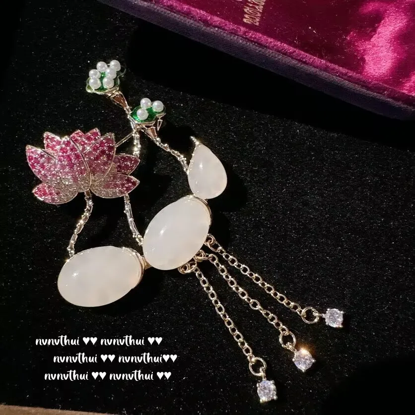 Ice White Jade Gem Brooch Chinese Element Han Cloothing Accessories Fritillaria Lotus Leaf  Roots Zircon Corsage Pins for Women