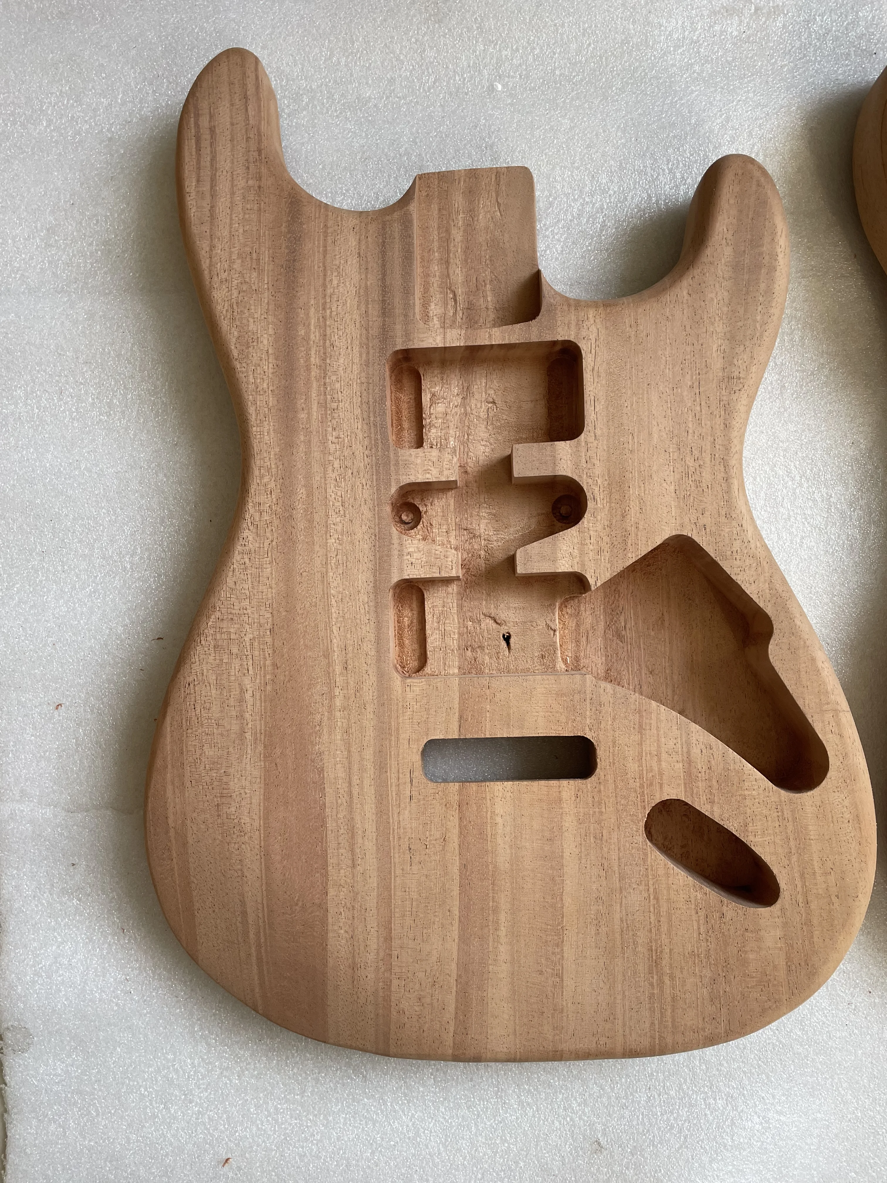 

1 шт. цельный корпус для электрической гитары из красного дерева, незавершенный корпус HSH Luthier, сменная деталь «сделай сам», аксессуар, ширина пятки 5,6 см