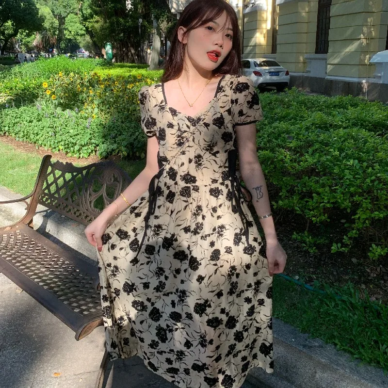 

2023 Summer New Oversized Women's With High Design Sense, Small Crowd Waist Closing And Slim Dress Free Shipping