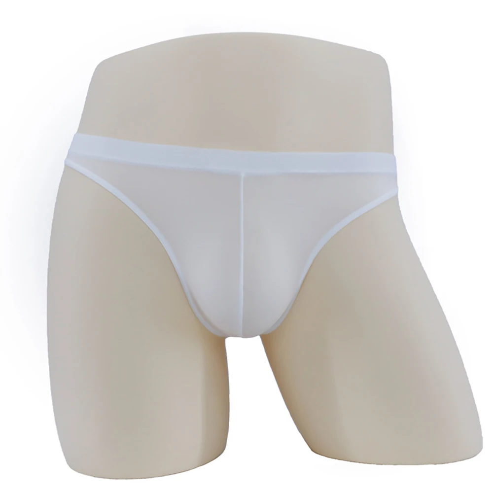 Просвечивающие трусики привлекают внимание Просвечивающие трусики привлекают внимание