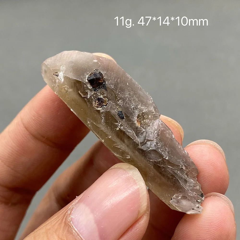 100% natural garnet rough crystal mineral specimen quartz cure specimen