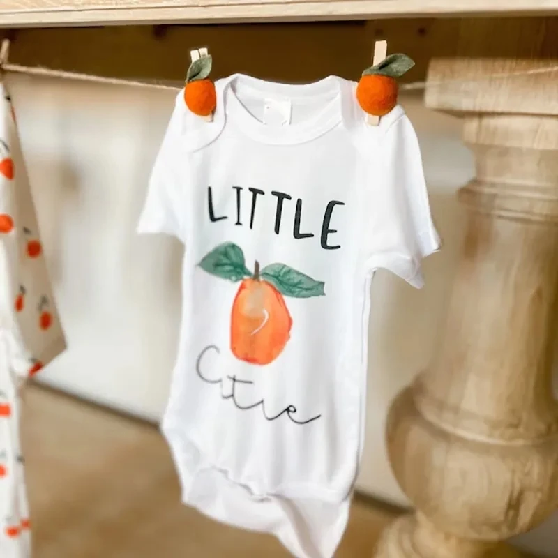 Little Cutie Body Neonato Outfit Frutta Arancione Tema Agrumi Autunno Autunno Neutro Ragazzo O Ragazza Baby Shower Gender Reveal Gift