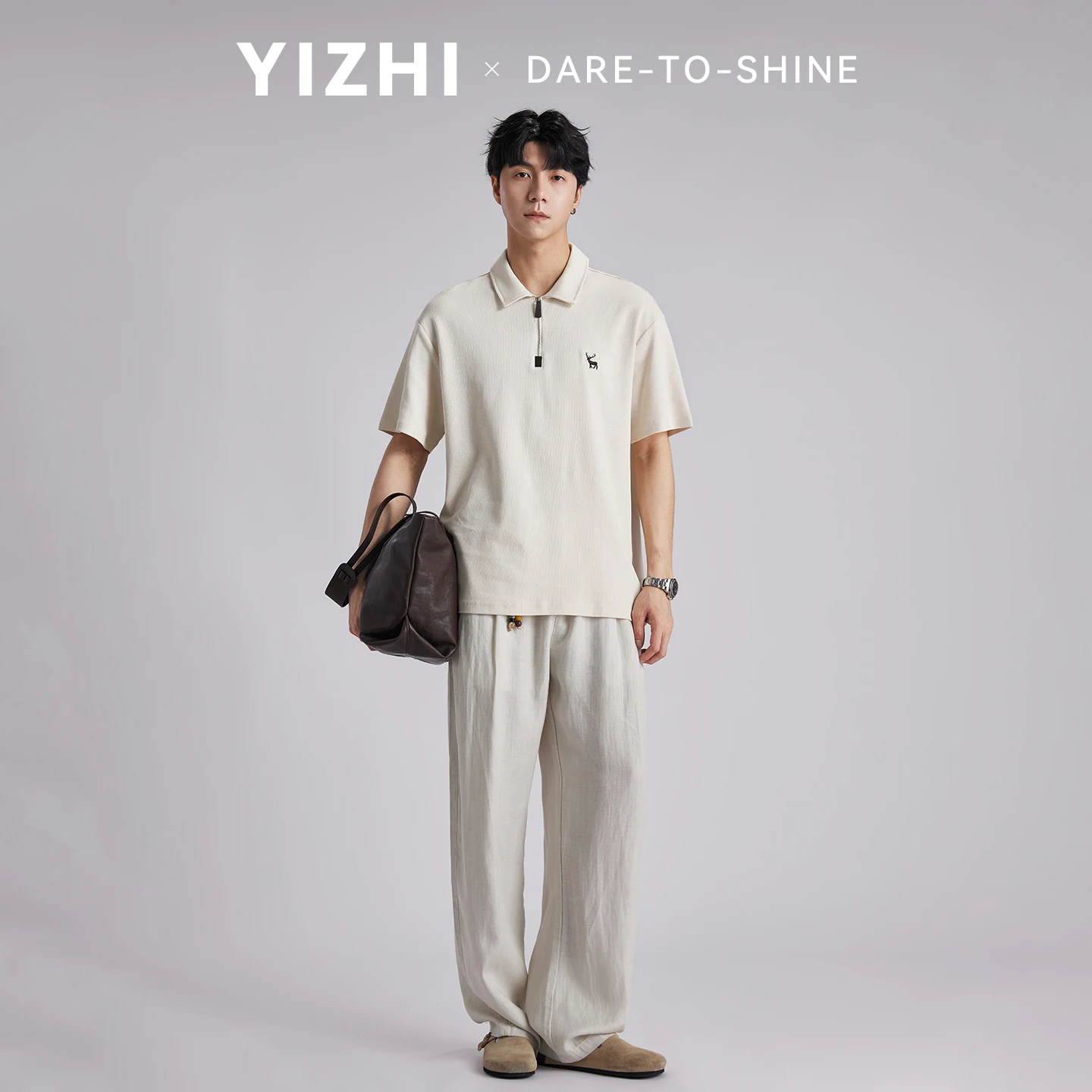 Polo da Uomo Minimalista con Logo Ricamato a Forma di Cervo, Collezione Estate 2026, Vestibilità Ampia, Mezza Zip, Casual, per il Pendolare, Manica Corta - immagine 3
