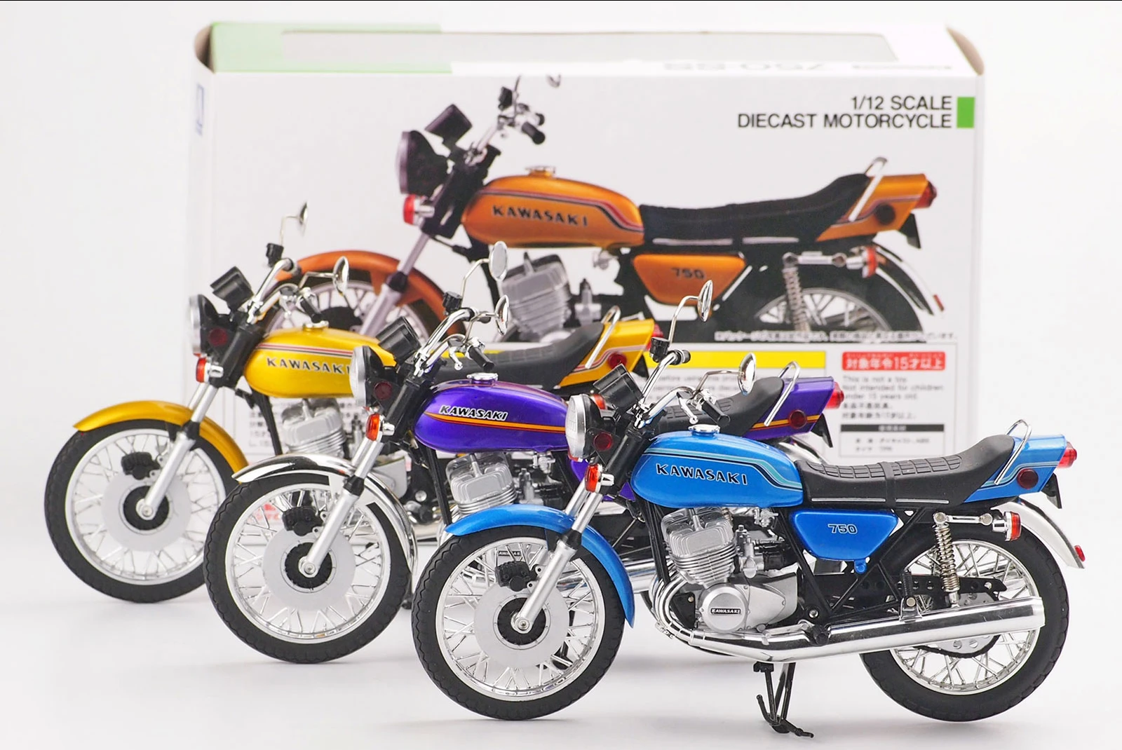 AOSHIMA 1/12 Scale Kawasaki 750SS MACH IV Gold Motorcycle Diecast Model
