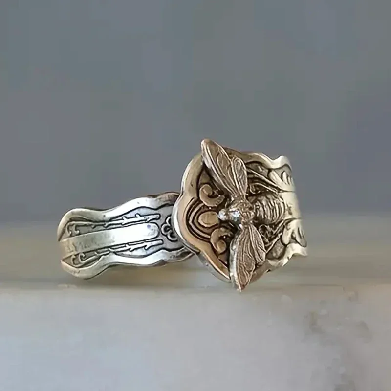 Vintage Bee Rings for Women Metal Finger Accessories Stylish Daily Wear Girls Ring Party Hip Hop Animal Statement Jewelry 2
