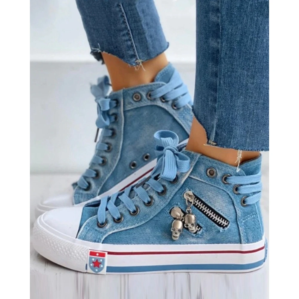 Женские джинсовые кроссовки со шнуровкой